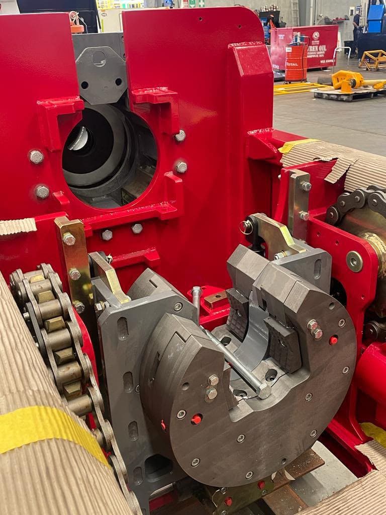 Rotation head and breakout detail